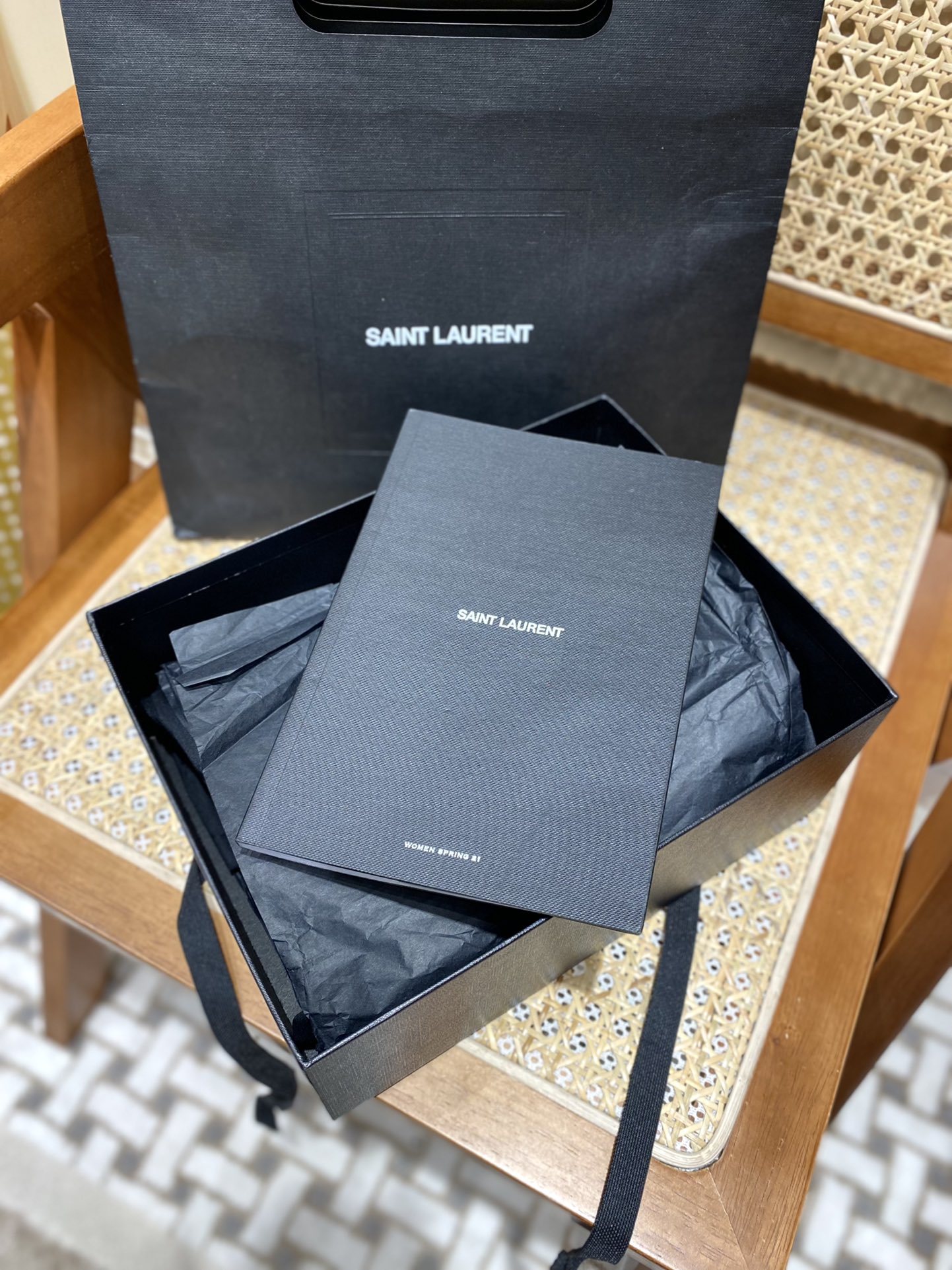 YSL 𝐊𝐚𝐭𝐞 20𝐜𝐦 鳄鱼纹流苏链条包 474366黑色/银扣