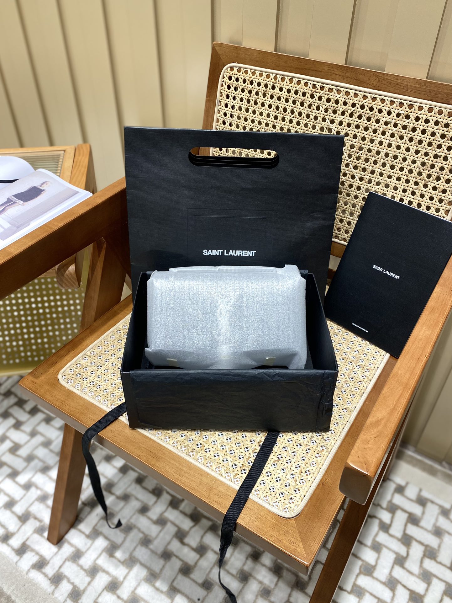 YSL 𝐊𝐚𝐭𝐞 20𝐜𝐦 鳄鱼纹流苏链条包 474366黑色/银扣