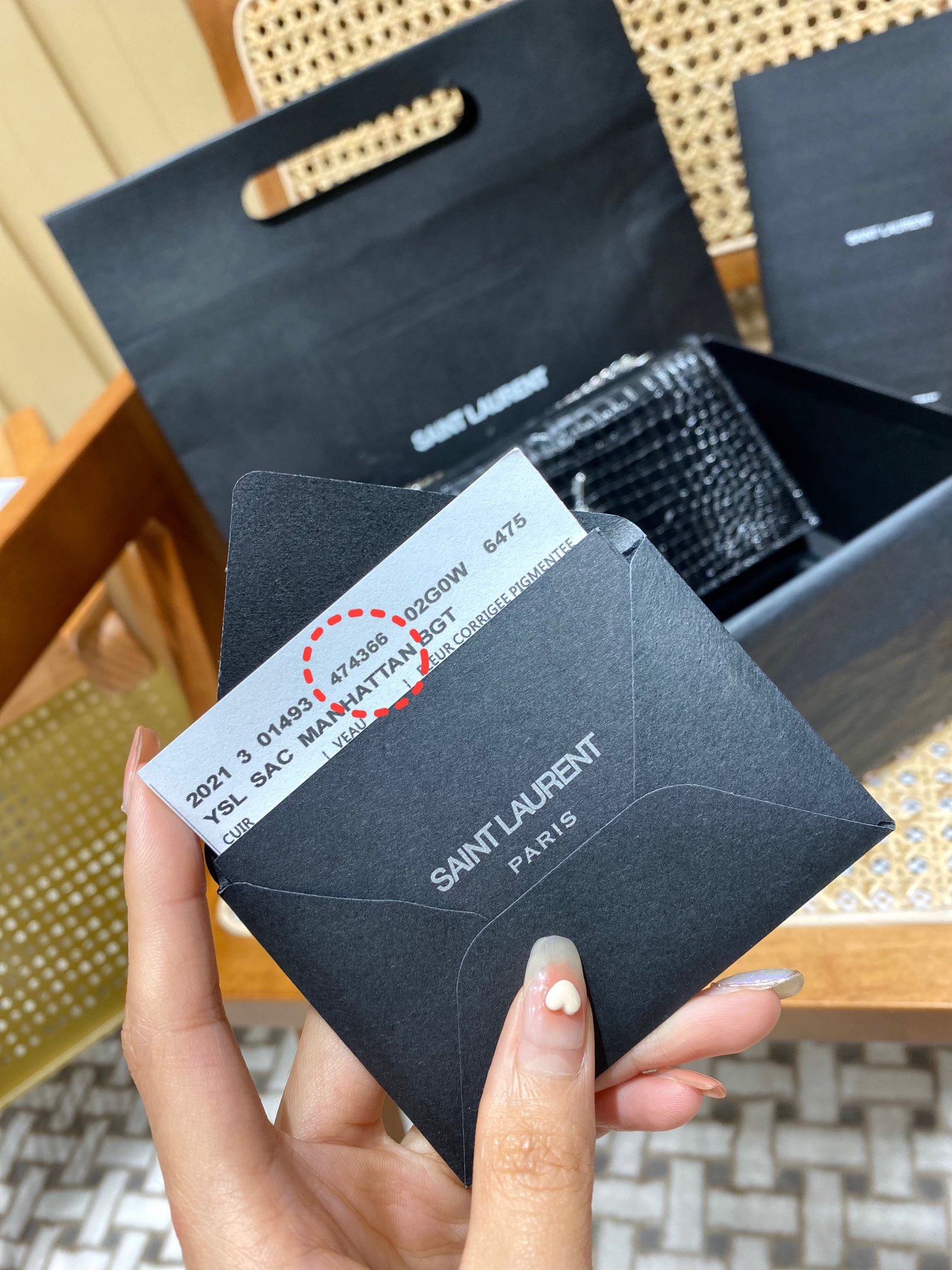 YSL 𝐊𝐚𝐭𝐞 20𝐜𝐦 鳄鱼纹流苏链条包 474366黑色/银扣