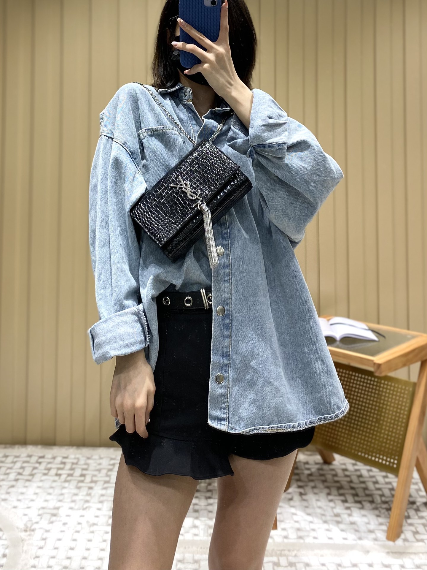 YSL 𝐊𝐚𝐭𝐞 20𝐜𝐦 鳄鱼纹流苏链条包 474366黑色/银扣