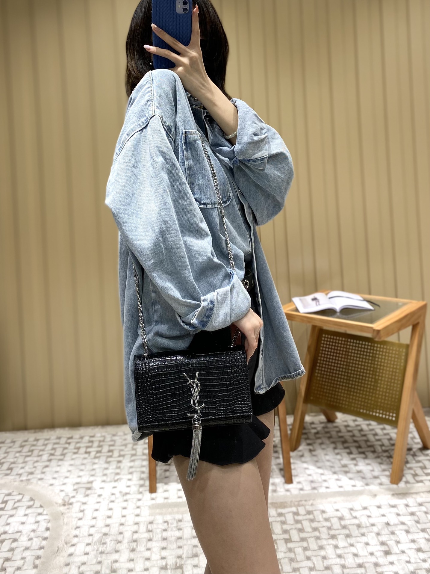 YSL 𝐊𝐚𝐭𝐞 20𝐜𝐦 鳄鱼纹流苏链条包 474366黑色/银扣
