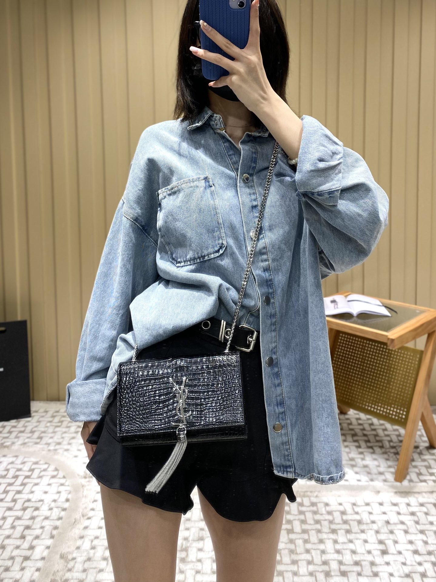 YSL 𝐊𝐚𝐭𝐞 20𝐜𝐦 鳄鱼纹流苏链条包 474366黑色/银扣