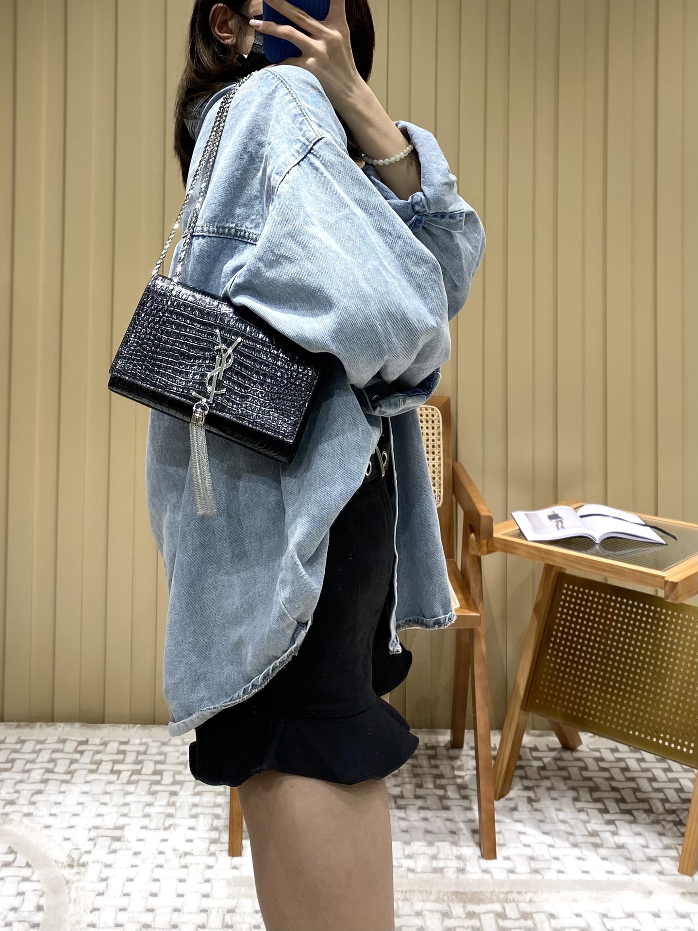 YSL 𝐊𝐚𝐭𝐞 20𝐜𝐦 鳄鱼纹流苏链条包 474366黑色/银扣