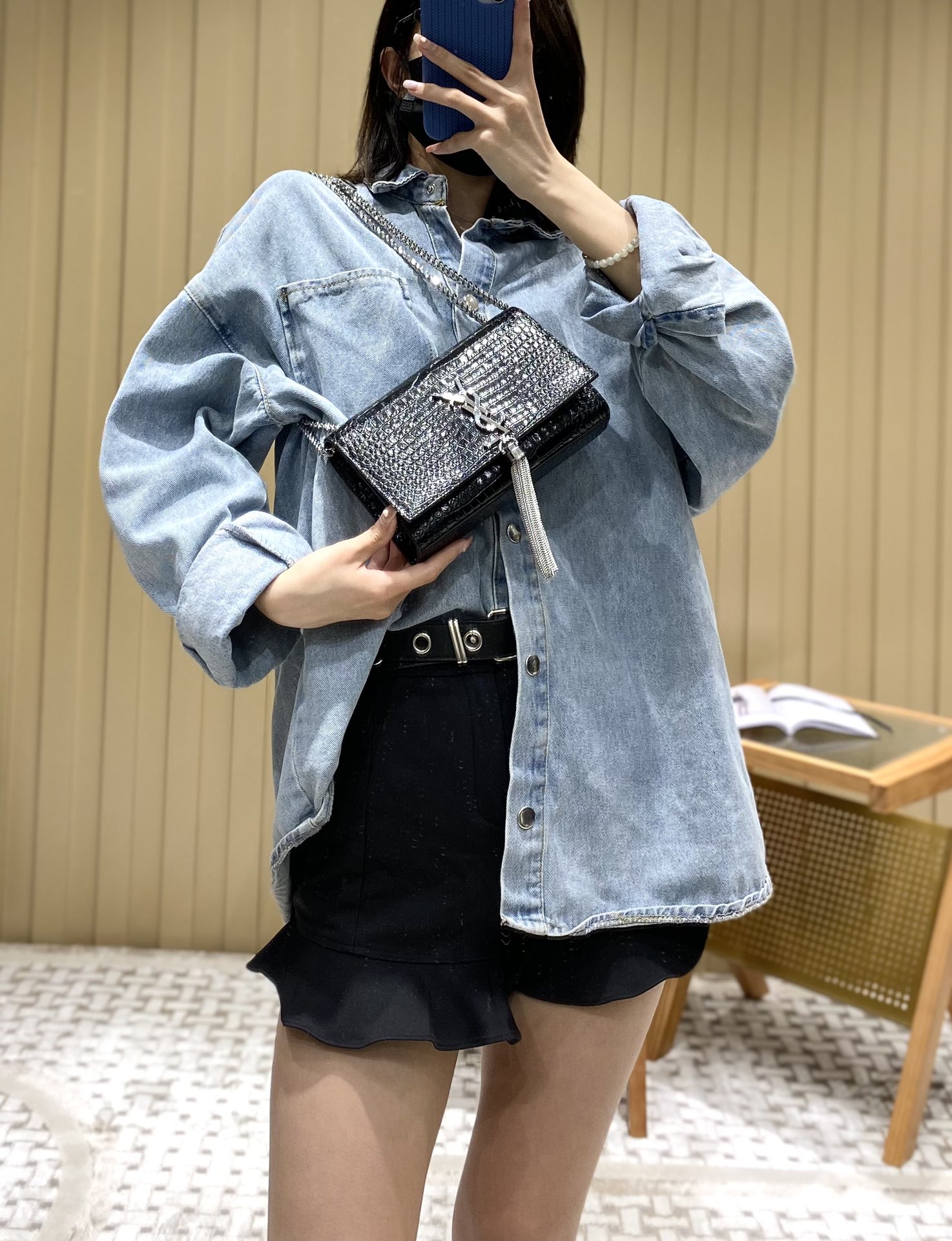YSL 𝐊𝐚𝐭𝐞 20𝐜𝐦 鳄鱼纹流苏链条包 474366黑色/银扣