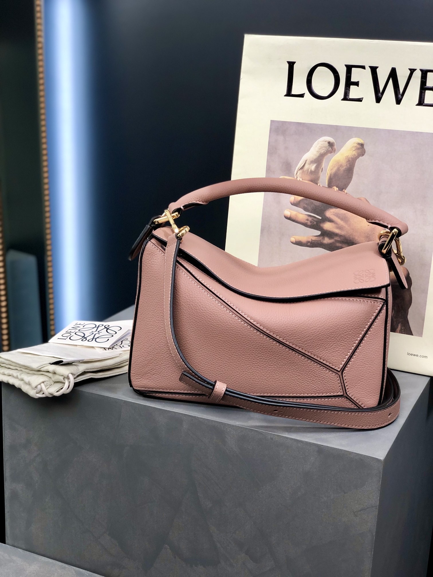 LOEWE Classique Petite Puzzle 𝟐𝟒 - Qualité Supérieure