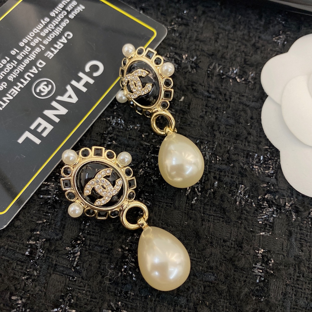  编码E1776   
🛍小香耳钉热销款火爆上新❣
🛍同步专柜‼️独家高端品质实拍图‼️代购级别‼️做工