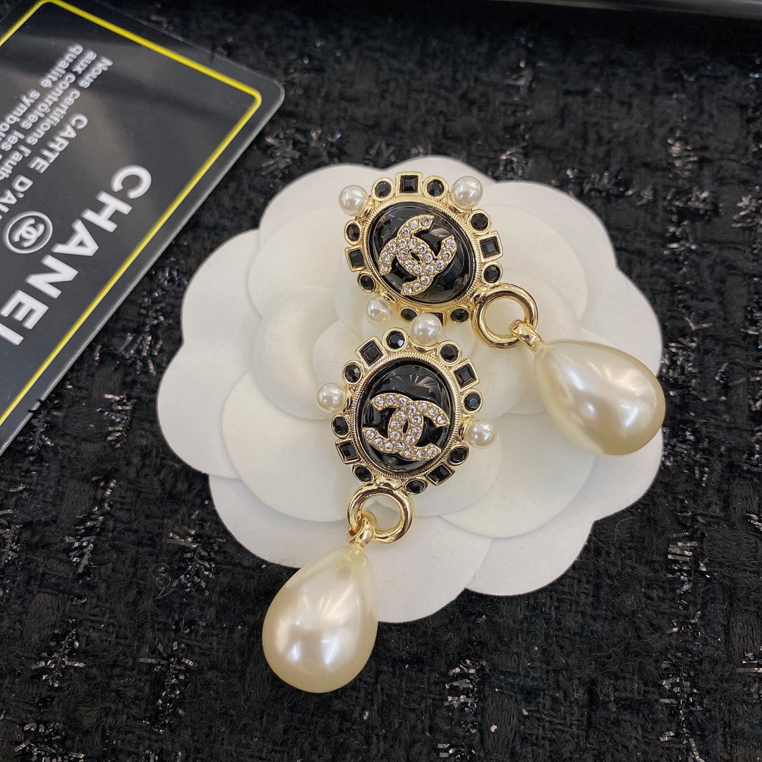  编码E1776   
🛍小香耳钉热销款火爆上新❣
🛍同步专柜‼️独家高端品质实拍图‼️代购级别‼️做工