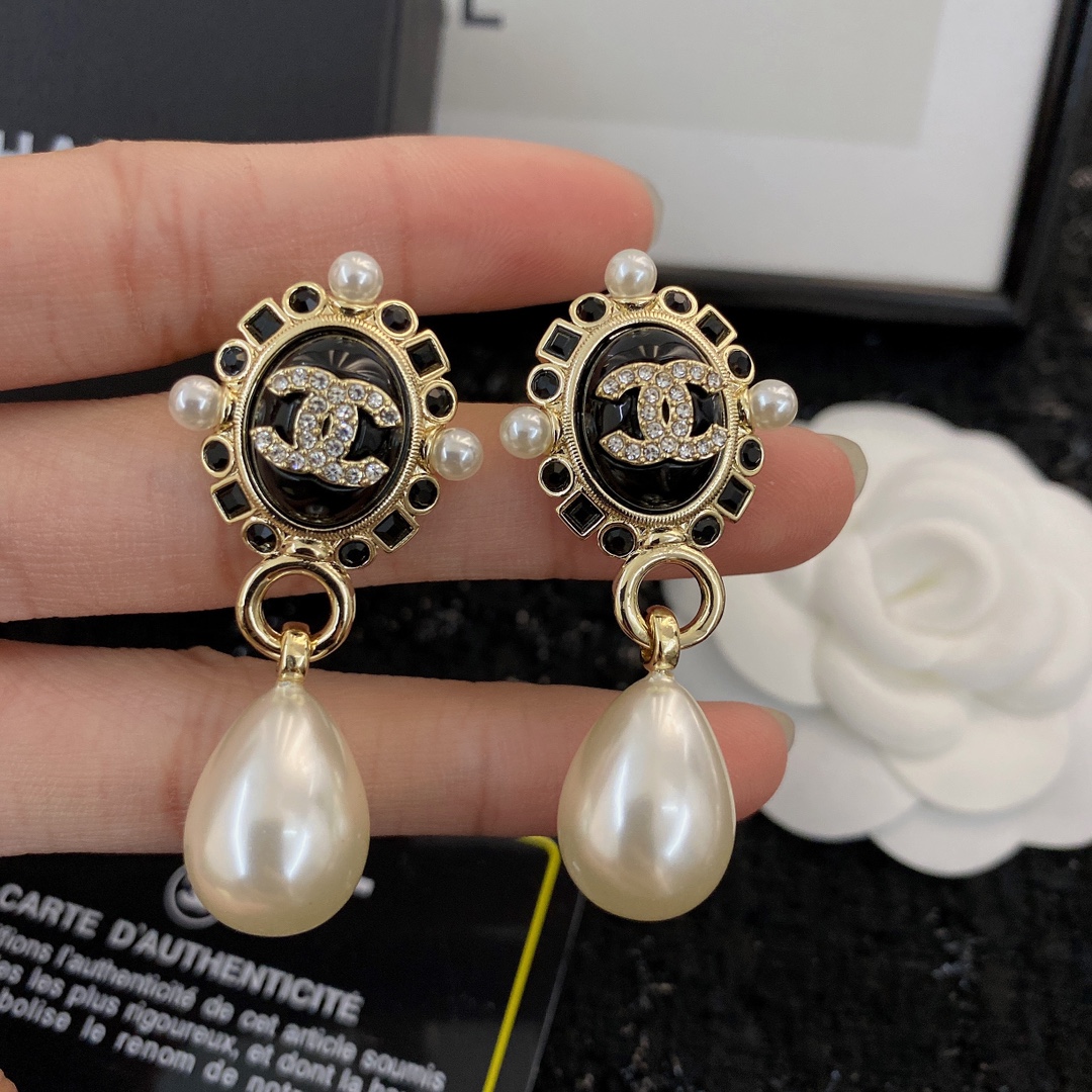  编码E1776   
🛍小香耳钉热销款火爆上新❣
🛍同步专柜‼️独家高端品质实拍图‼️代购级别‼️做工