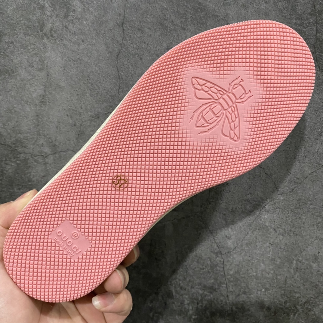 图片[8]-顶级代购版 Gucci做旧小脏鞋 ZP开发 原版开模 金属双G水晶圆柱形标 Gucci原版纹织带 真正水洗布标 鞋面擦色牛皮拼接经典双G布面料，皮面切口全油边封口工艺，原版毛巾布里细腻柔软更舒适透气，垫脚乳胶注塑一体，私模钢印，双色原版TPU大底(下层宽，上层窄) 配进口原版四边封干燥剂、原版18股鞋带，绿色盒子，与专柜配套包装一致 尺码：女34-40 男38-45-选品中心