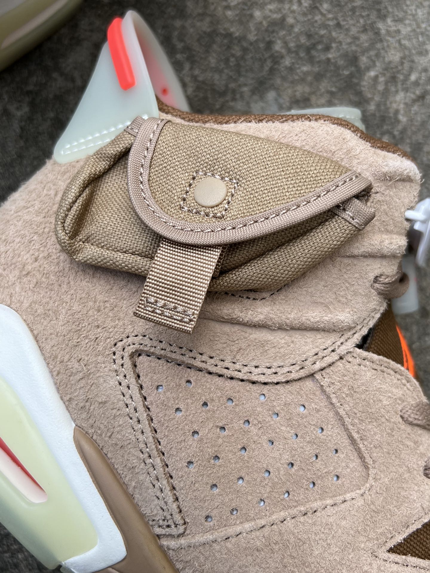 350 纯原Travis Scott Air Jordan 6 British Khaki 夜光反光篮球鞋 DH0690-200