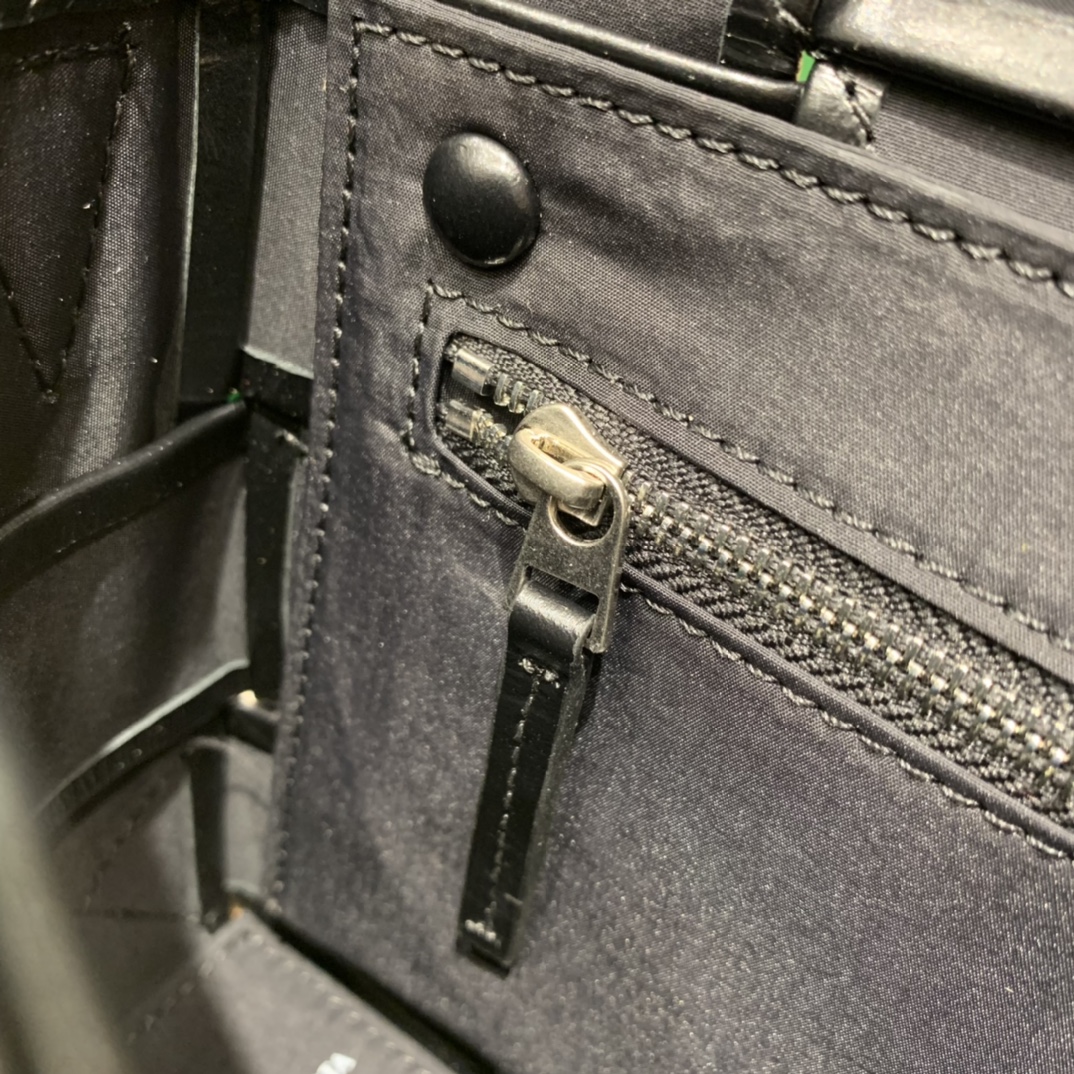 Bottega Veneta葆蝶家 Cassette油蜡皮编织五格长方包 667298黑色