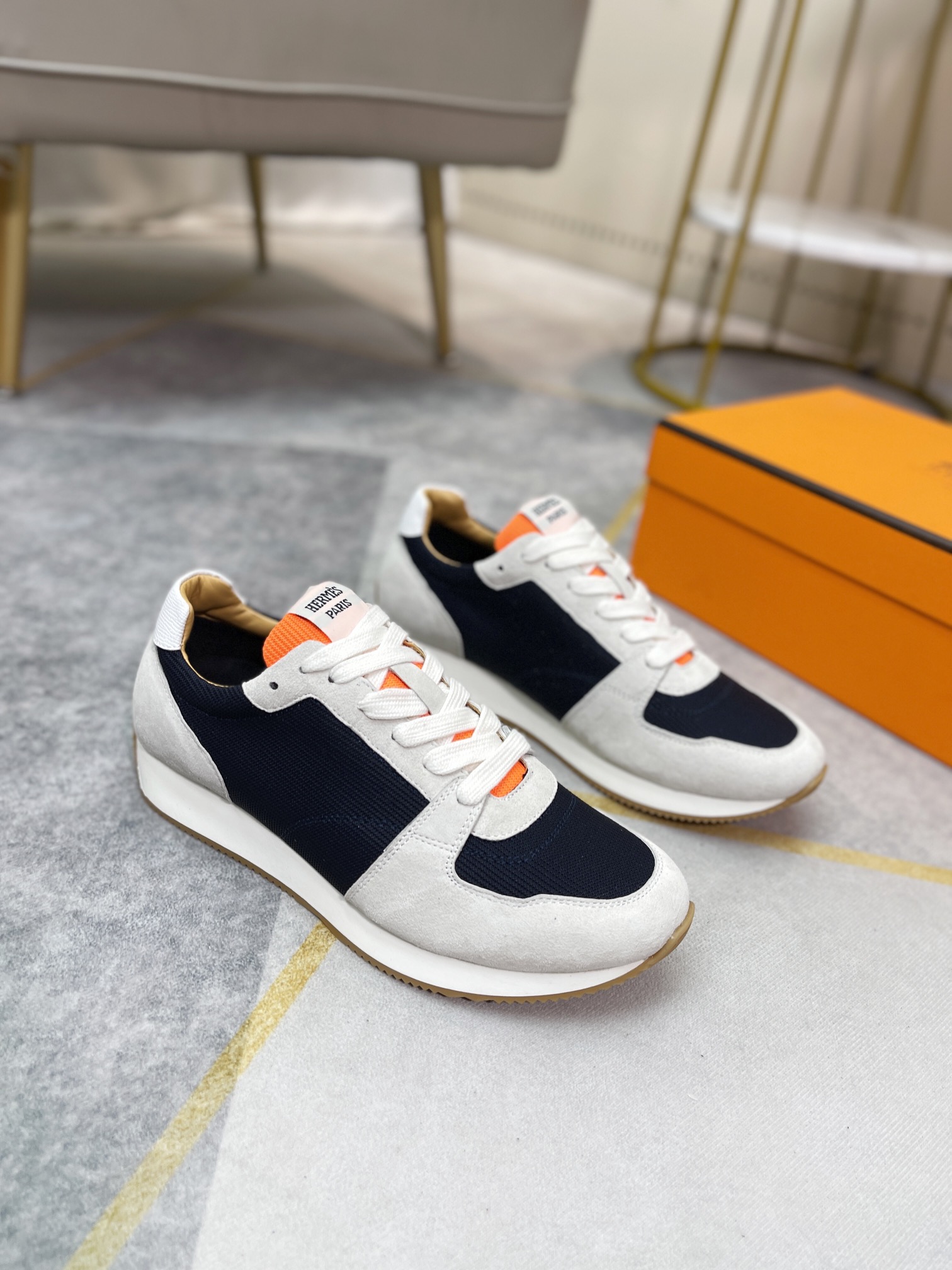 K0  Hermes  爱马仕 休闲男士板鞋，高端男士运动鞋，鞋面细腻磨砂牛皮拼接帆布，简约大气配色，水染牛皮内衬、原版组合大底精美高档包装。