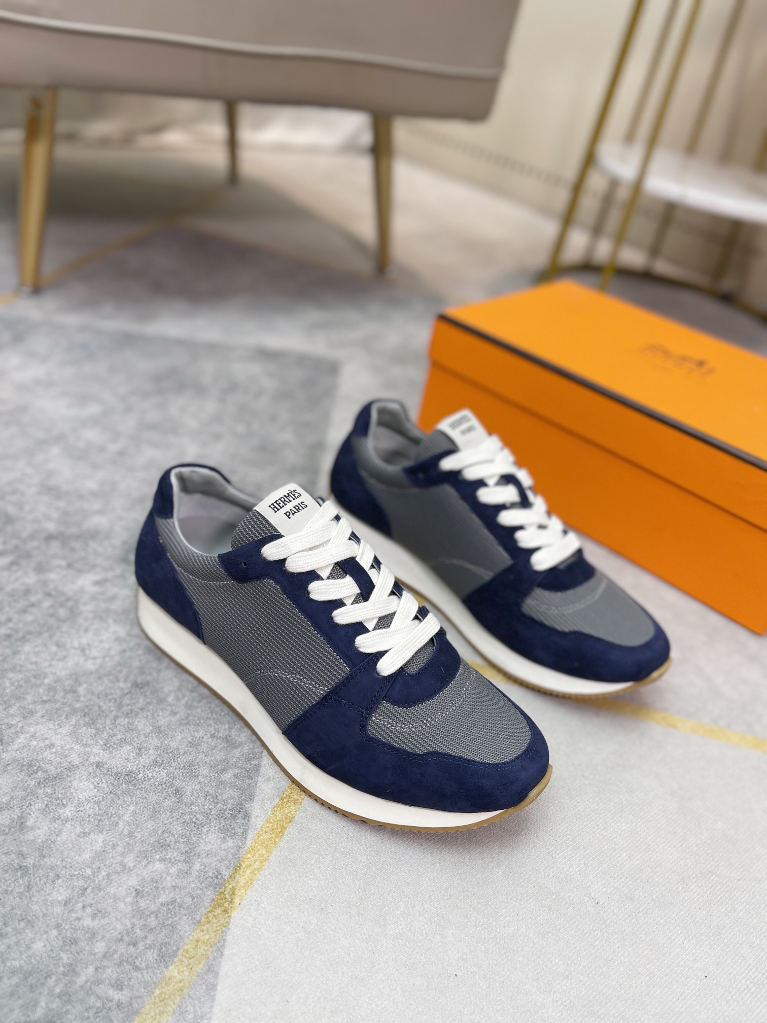 K0  Hermes  爱马仕 休闲男士板鞋，高端男士运动鞋，鞋面细腻磨砂牛皮拼接帆布，简约大气配色，水染牛皮内衬、原版组合大底精美高档包装。