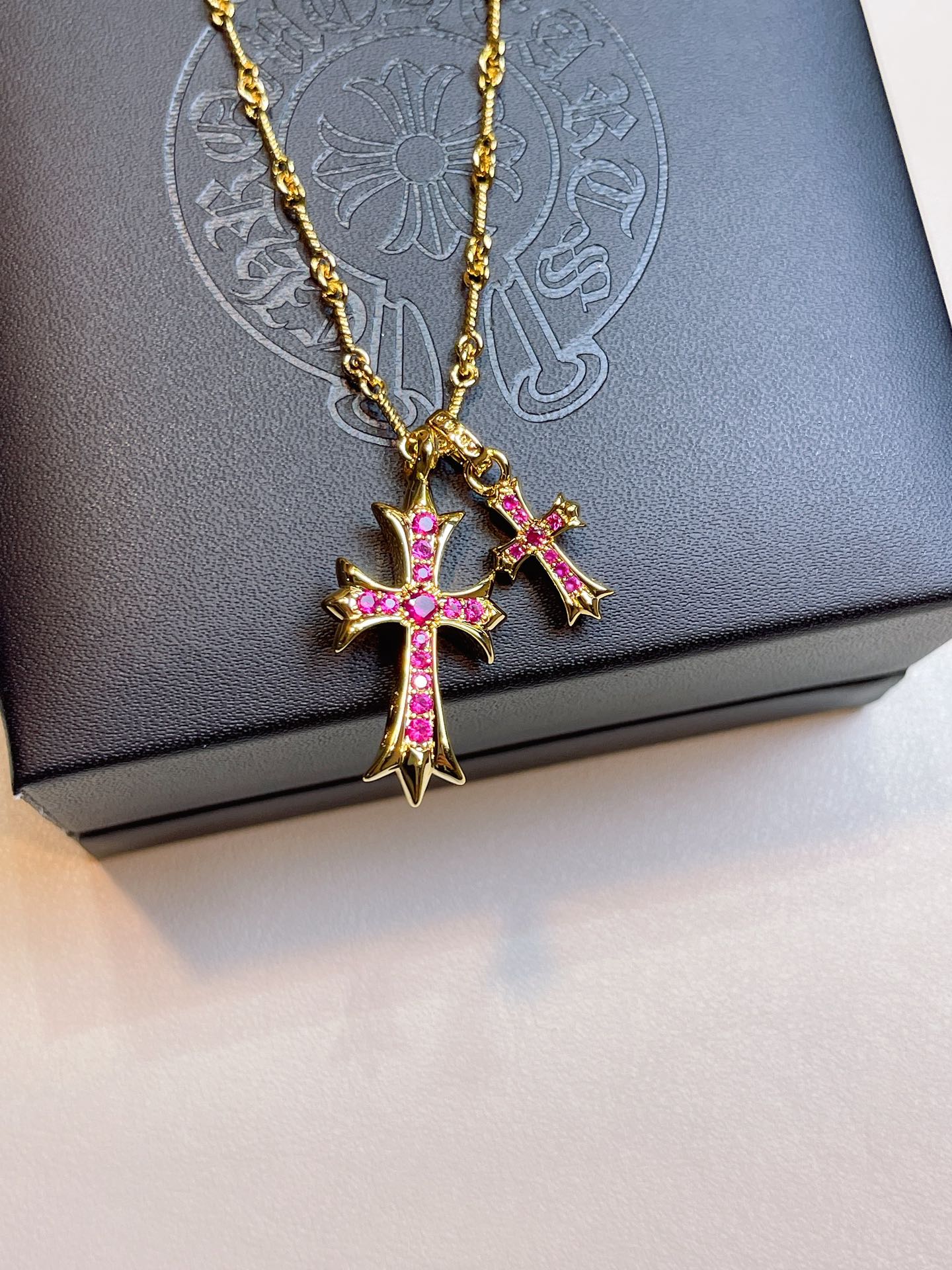 
chrome hearts 22k镀金红钻双十字架项链，22k镀金红钻双十字架项链