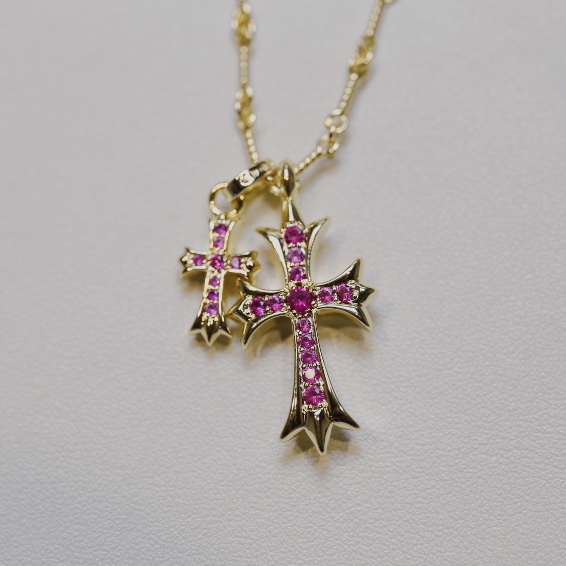 
chrome hearts 22k镀金红钻双十字架项链，22k镀金红钻双十字架项链