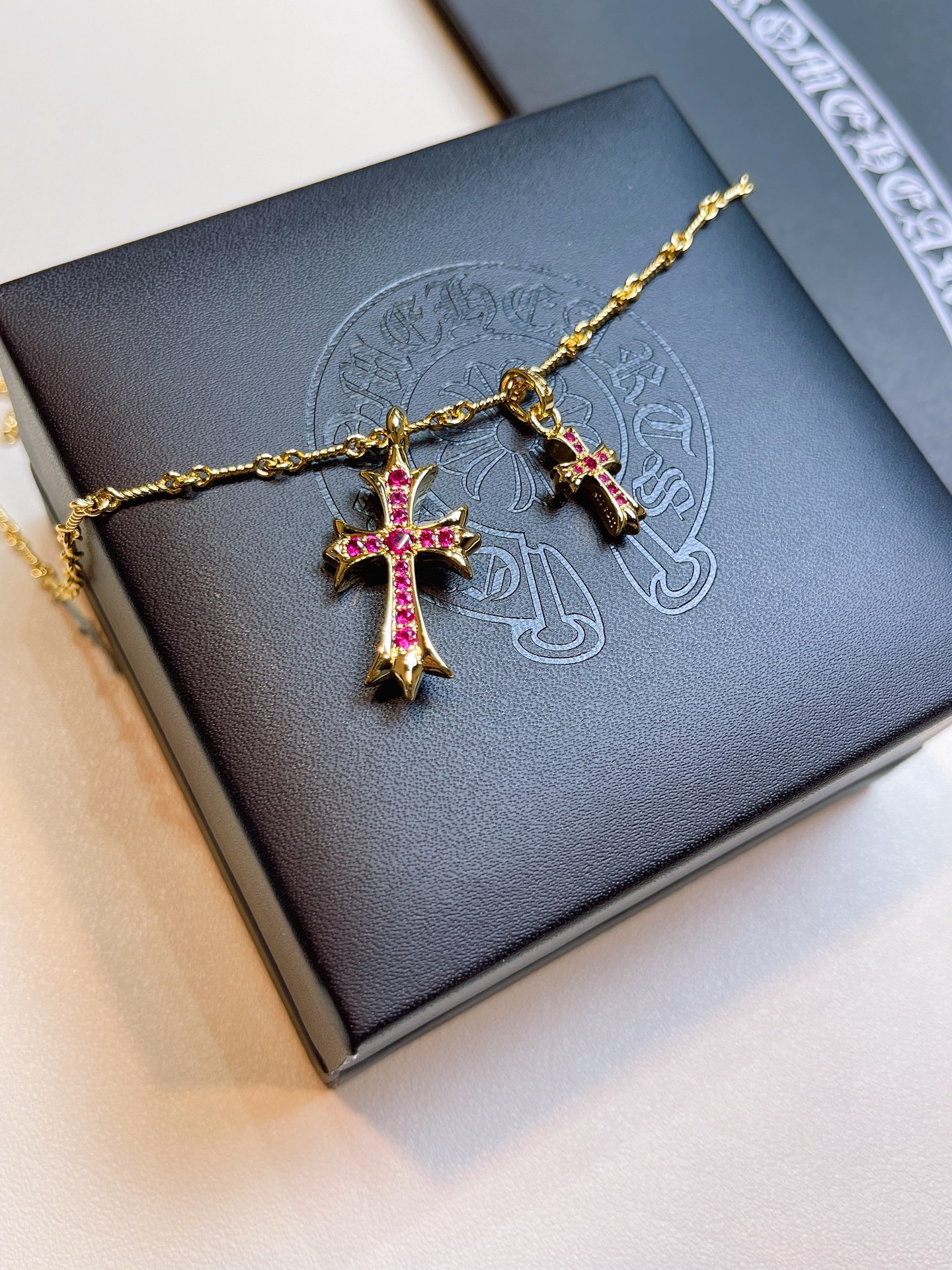 
chrome hearts 22k镀金红钻双十字架项链，22k镀金红钻双十字架项链