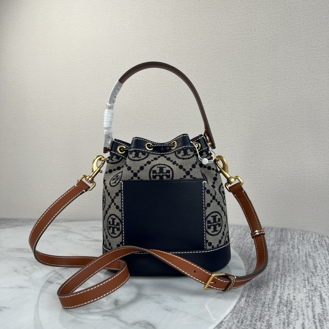 Tory Burch ～Tory burch T monogram系列提花老花手提水桶包 提花编织布料纹理丰富