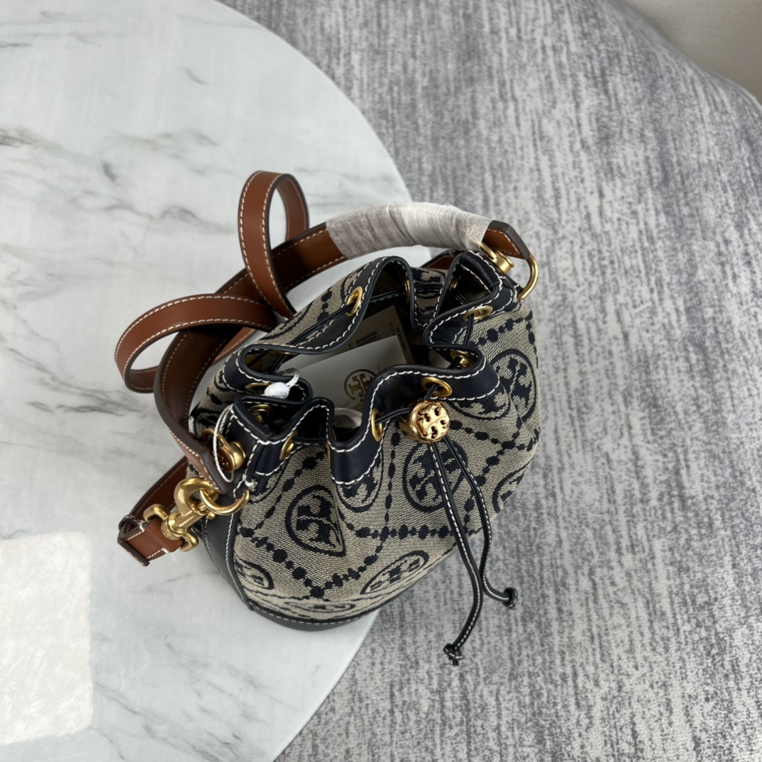 Tory Burch ～Tory burch T monogram系列提花老花手提水桶包 提花编织布料纹理丰富