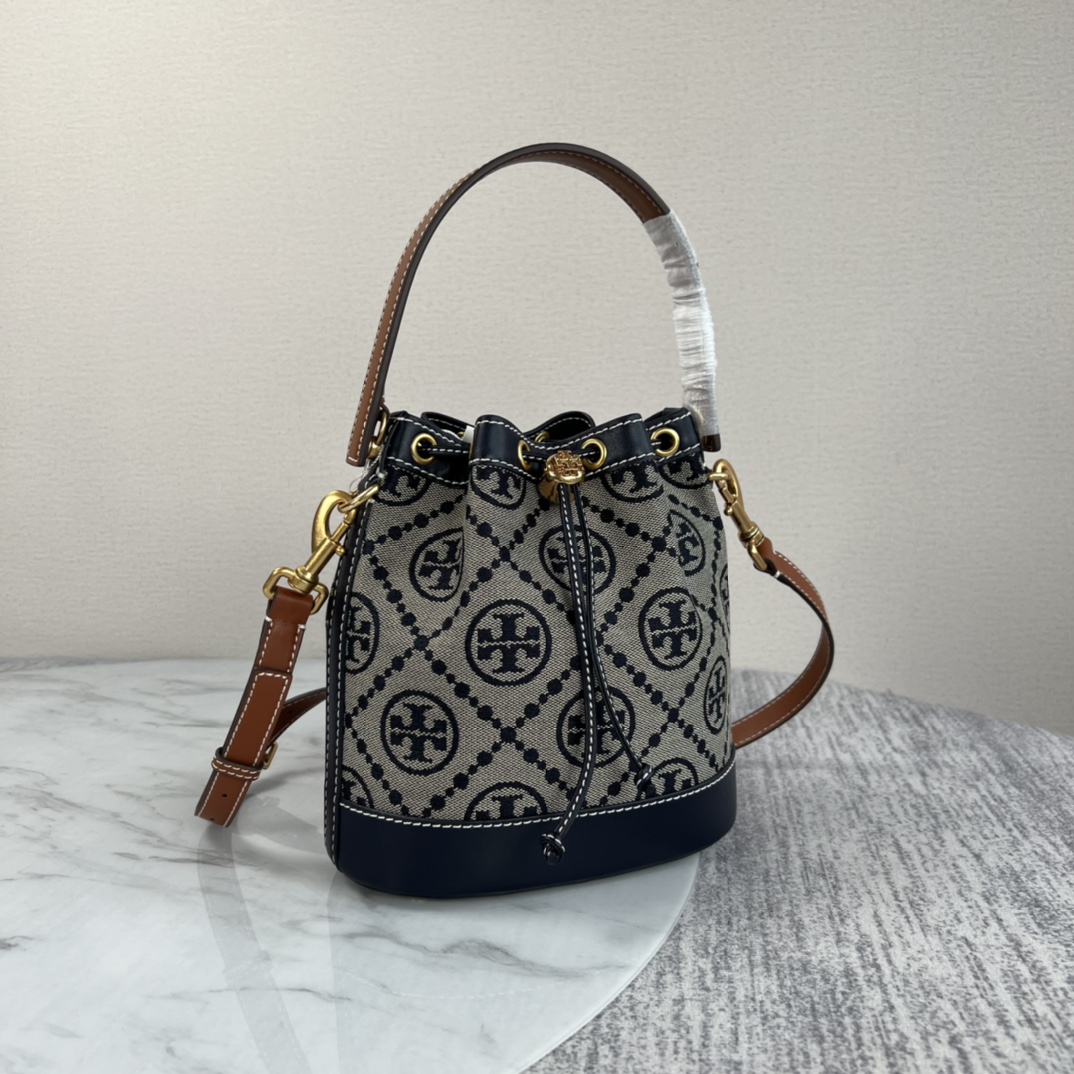 Tory Burch ～Tory burch T monogram系列提花老花手提水桶包 提花编织布料纹理丰富