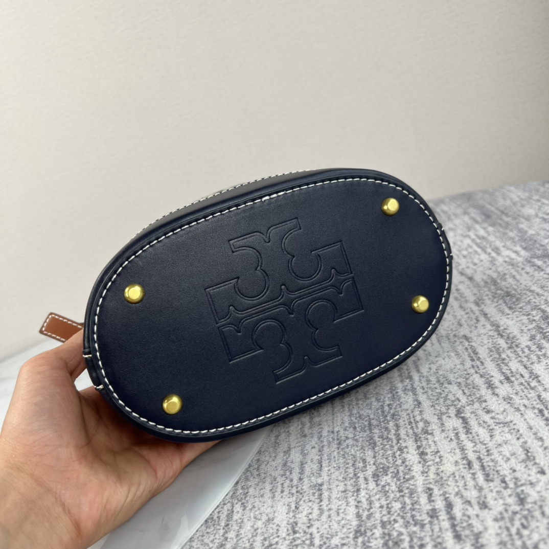 Tory Burch ～Tory burch T monogram系列提花老花手提水桶包 提花编织布料纹理丰富