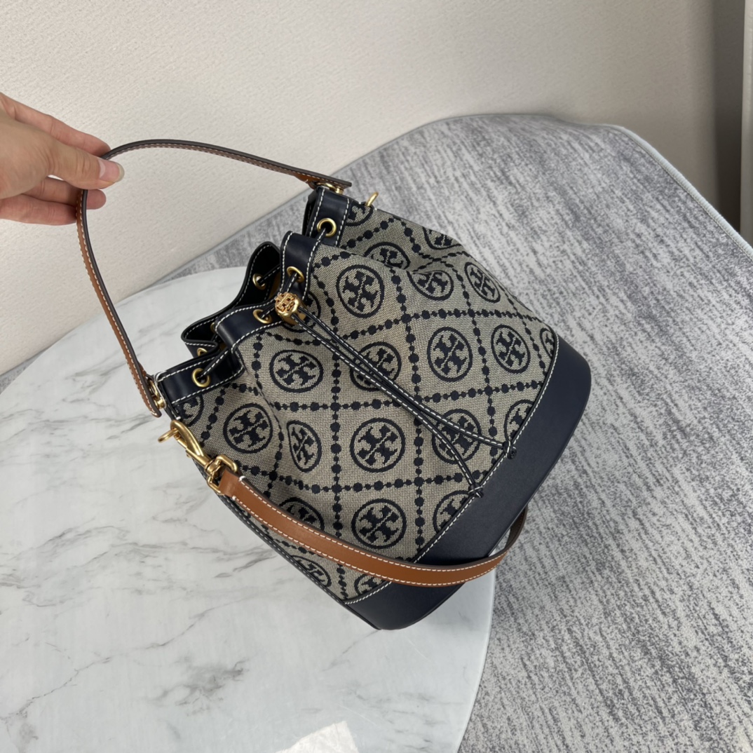 Tory Burch Tory burch T monogram系列提花老花手提水桶包 提花编织布料纹理丰富