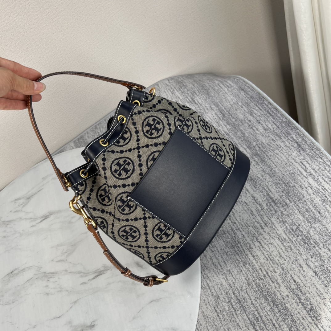 Tory Burch Tory burch T monogram系列提花老花手提水桶包 提花编织布料纹理丰富
