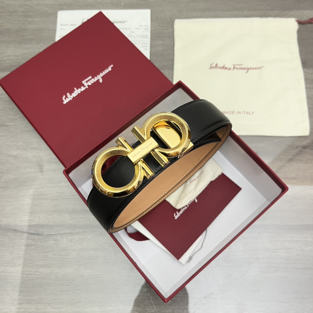 I0  Ferragamo 菲拉格慕  皮带腰带：单面使用专柜质量、百分百头层牛皮、24k纯钢扣、送人自用首选、保证真皮 包装：请认准图片专柜包装、送打孔器 全套包装 宽度：3.5cm 长度：国标cm-cm 可以自行裁剪长度
