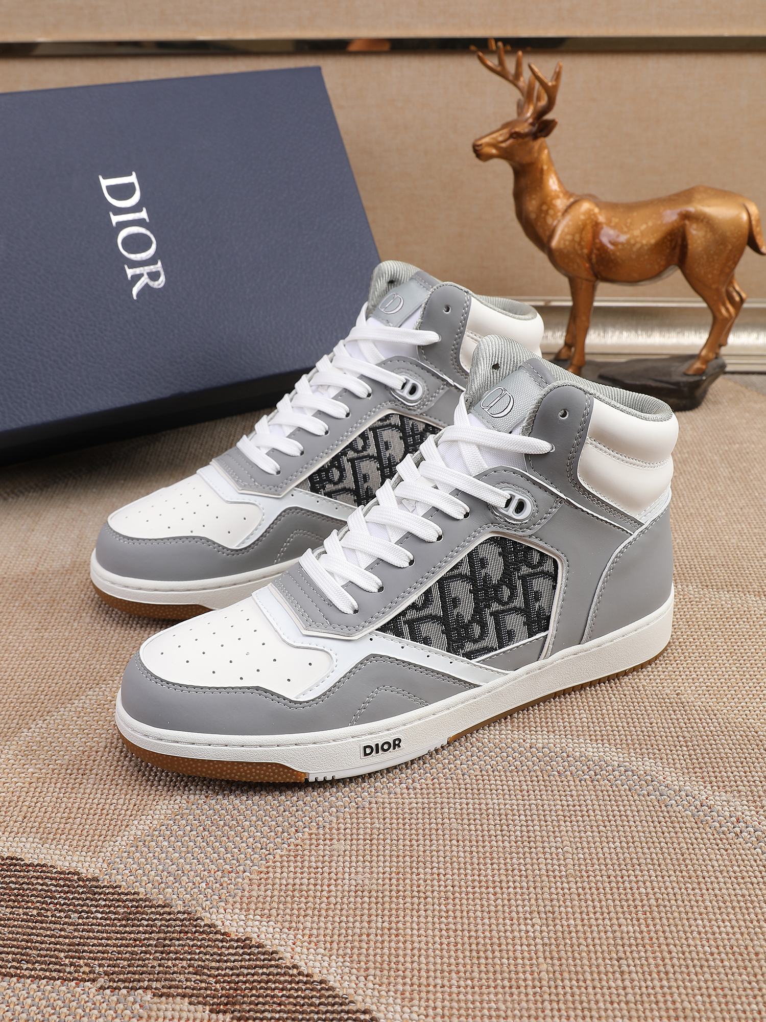 Dior High-Top Sneaker: Gray Leather, Oblique Accents, and Signature Details 3 a1648583329387 6461