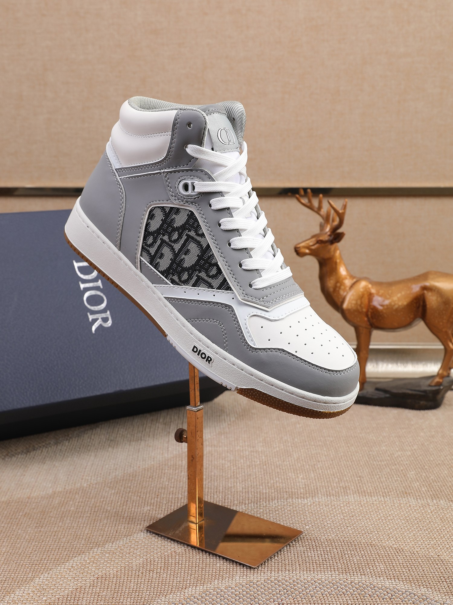 Dior High-Top Sneaker: Gray Leather, Oblique Accents, and Signature Details 4 a1648583329537 4646