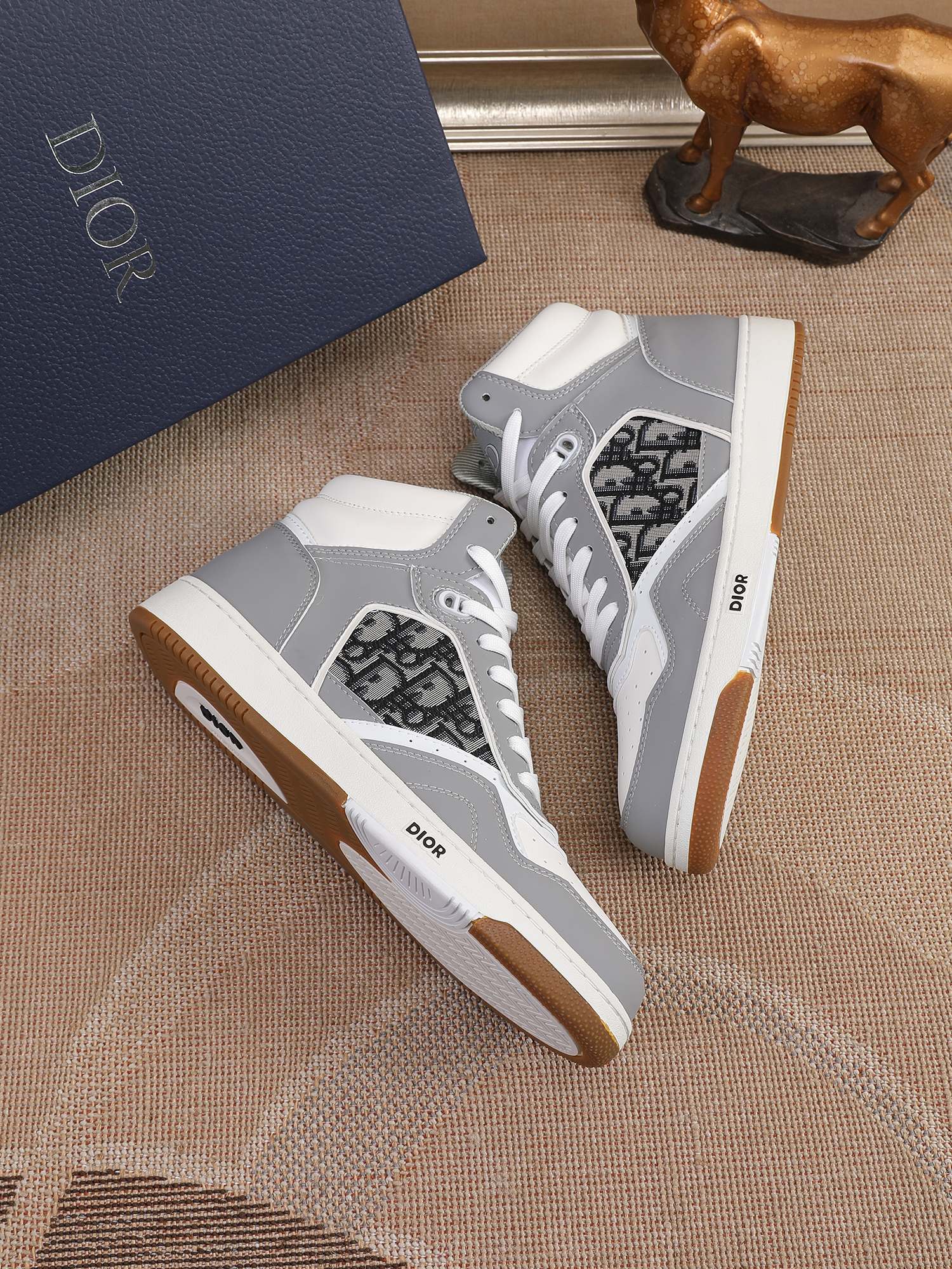 Dior High-Top Sneaker: Gray Leather, Oblique Accents, and Signature Details 7 a1648583330227 5645