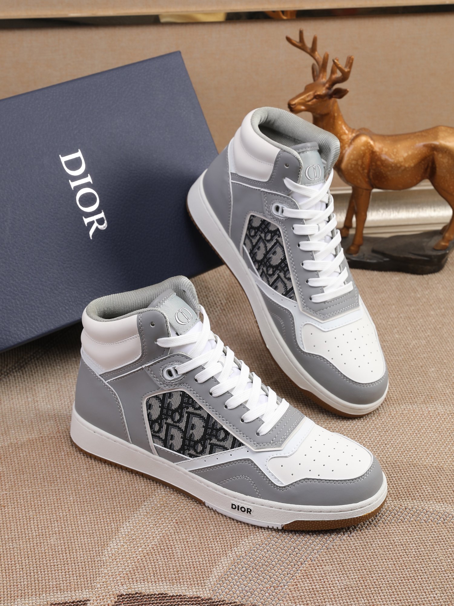 Dior High-Top Sneaker: Gray Leather, Oblique Accents, and Signature Details 9 a1648583330670 1528