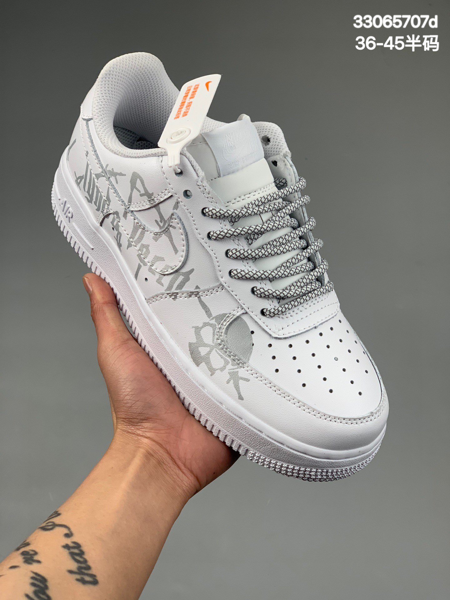 本地
Nike Air Force 1 骷髅头3M反光 空军一号低帮运动休闲板鞋 货号：CW2288 111 
尺码：36-45（带半码）
编码：33065707d