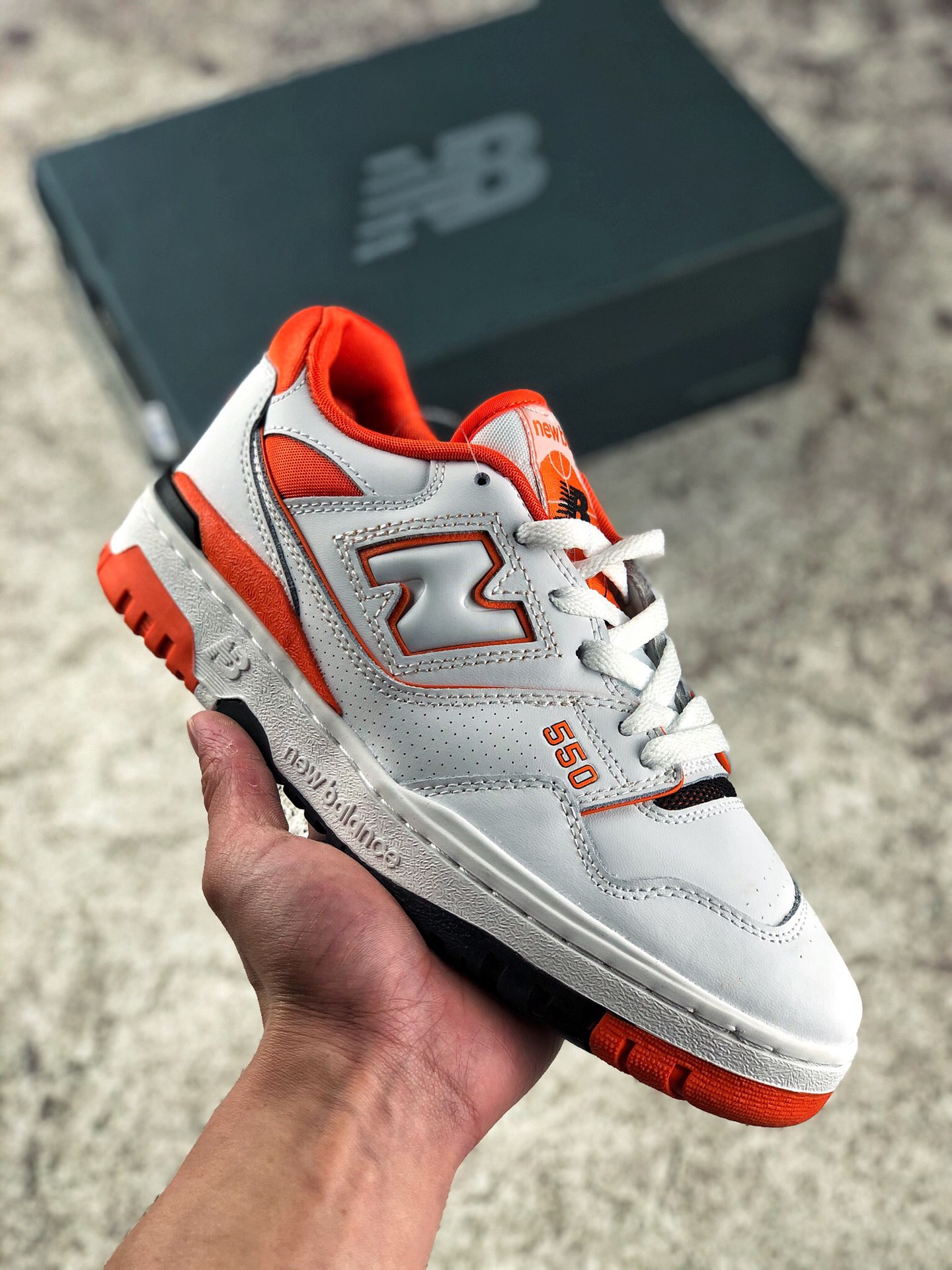 本地自取 支持放店
New Balance BB550系列 新平衡皮面中性休闲跑鞋 BB550HG1
尺码：36 37 37.5 38 38.5 39.5 40 40.5 41.5 42 42.5 43 44 45