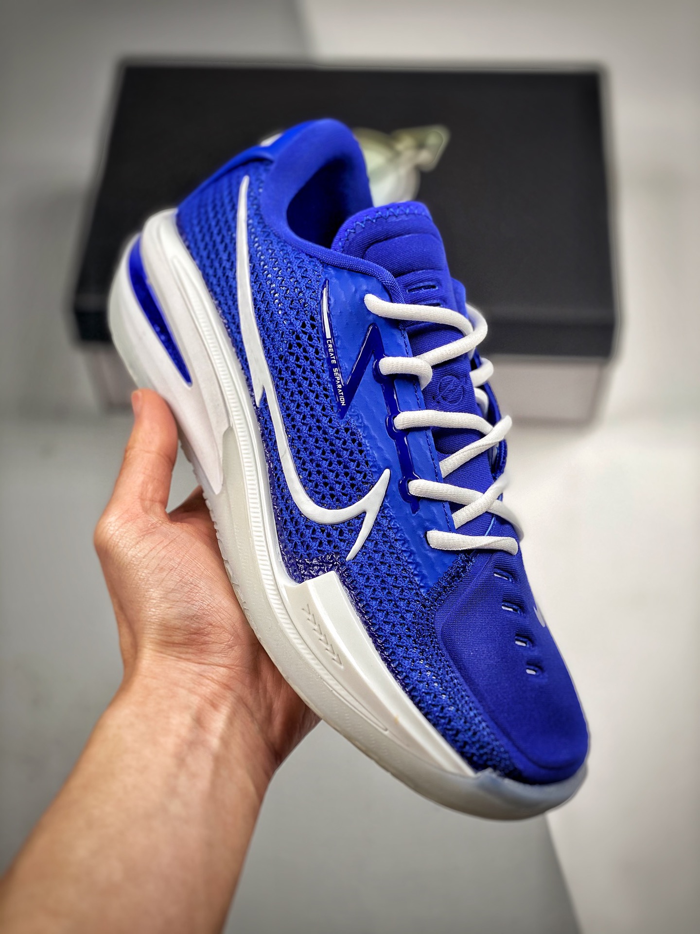 Versión de estreno inicial, soporta combate ligero. NIKE AIR ZOOM G.T.CUT EP blanco y azul. Exclusivo y original. Borda…