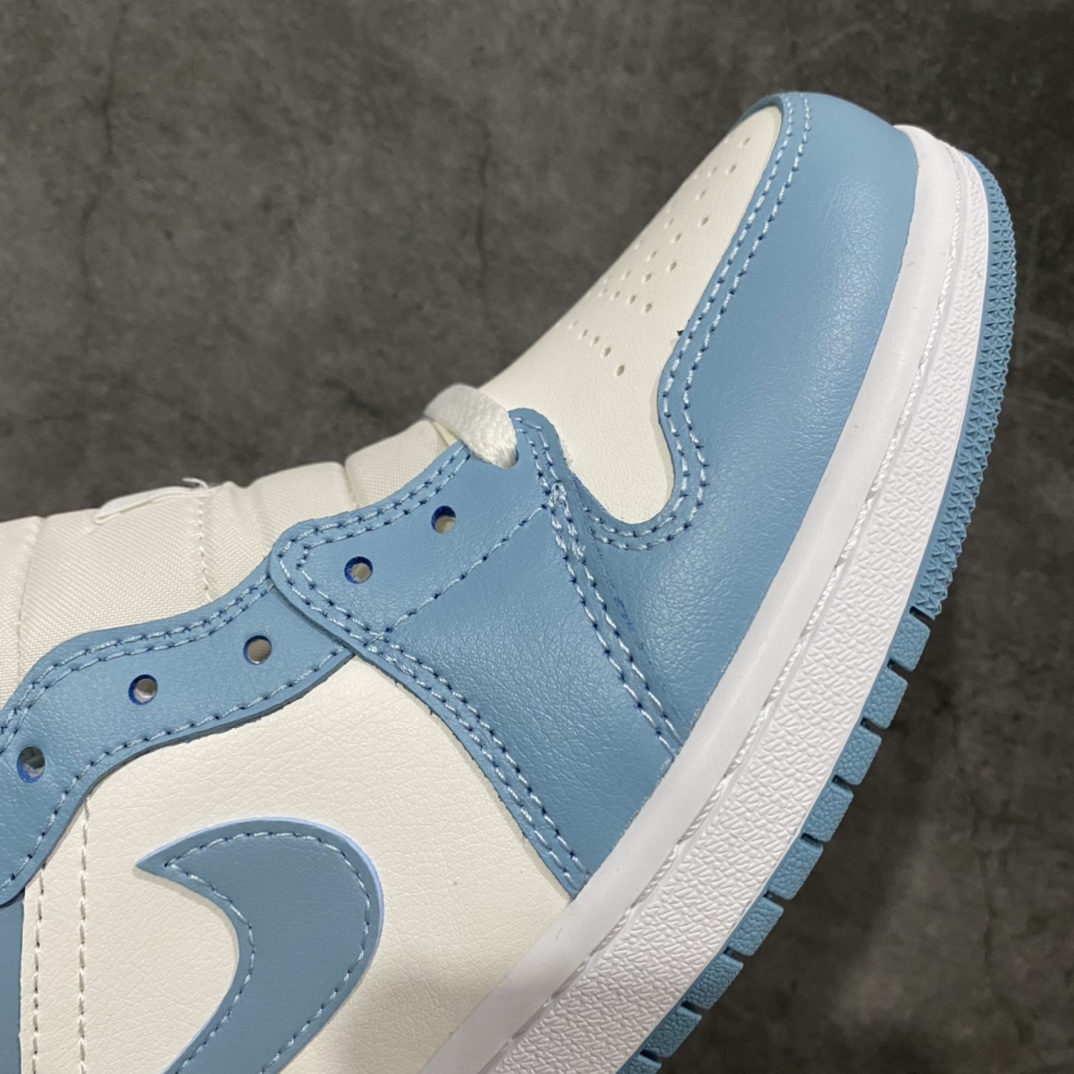 图片[6]-GC(dt)过验版新色上架 Air Jordan AJ1 Mid 中帮 UNC白蓝北卡蓝 BQ6472-141 市面唯一纯原级别 无需拼图大几率过验 后跟方块横7针竖3针 全网唯一正确细节 全鞋电脑针车 完美零毛边处理 原厂内置全掌气垫 价格定位良心 平台专用代工流水线出品 一眼公司既视感 拿到手的一瞬间就与众不同 碾压市面所有版本 认准细节 全部原鞋开发 每一个配色都会采购原鞋确认细节 打破市面看图做货无好货之说 细节精确 所有配色原数据档案开发！ 尺码：35.5-40-选品中心