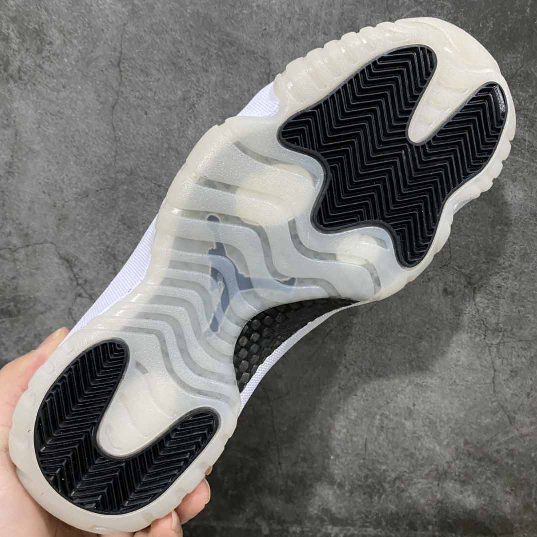 图片[8]-顶级版本AJ11伯爵 528895-010 全新出货 鞋底无氧化 原装真碳 漆皮效果同步原鞋 鞋型细节清洁度都很不错 中底钢印 鞋垫刷胶基本配置 最主要的是价格非常美丽 尺码：40-46-选品中心