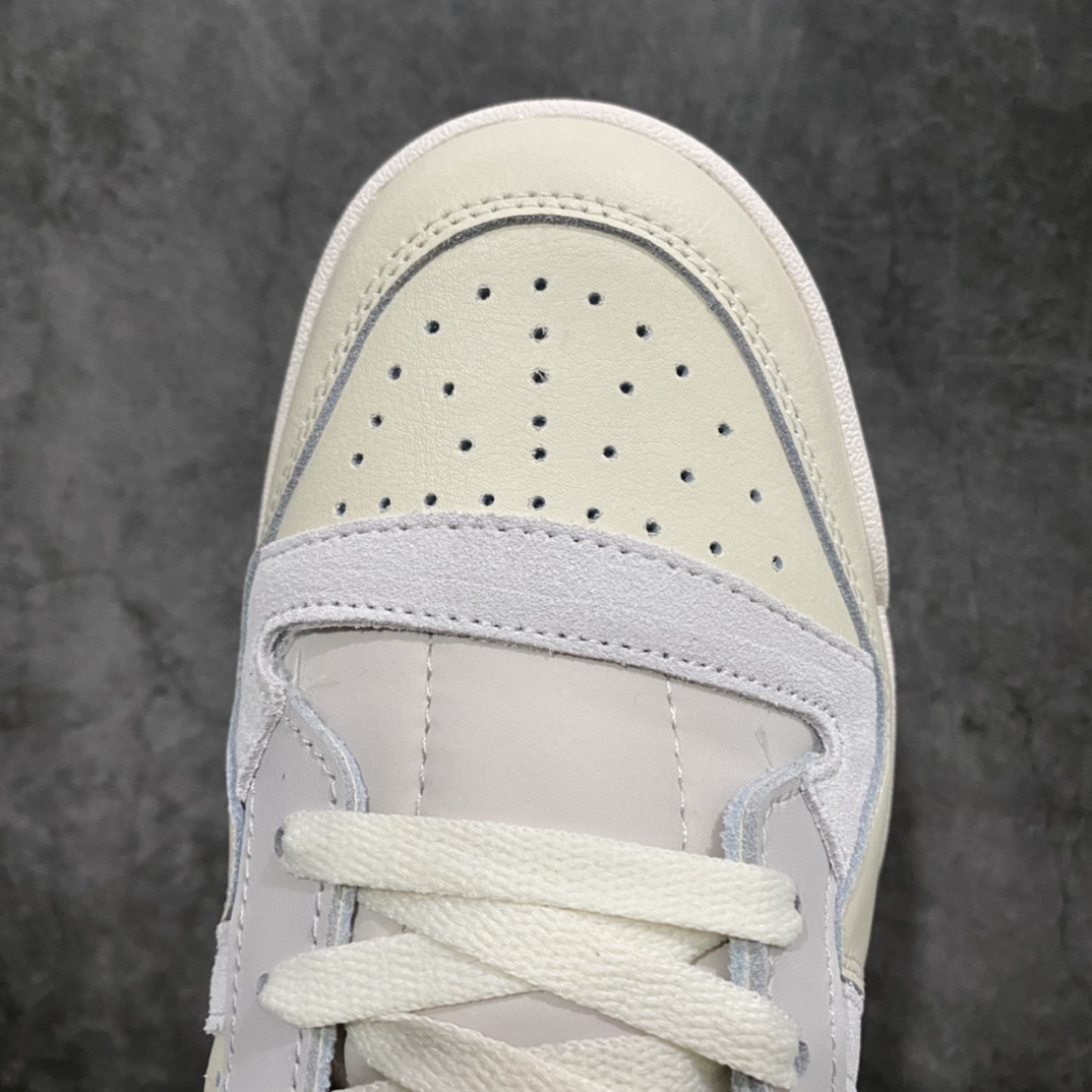 图片[7]-adidas Forum “SanXingDui”中国风 三星堆限量版 这款全新的鞋款整体以adidas Forum 84 Low为蓝本设计，鞋身以米白色皮革材质为主色调呈现，搭配以青铜器为灵感的墨绿色打造！鞋身内外均带有以青铜器为灵感设计的全新三叶草Logo和三星堆出土文物\”太阳鸟\”标志，彰显鞋款特殊身份！ 鞋舌以及内衬也同样采用墨绿色打造，上面印有张权的签名。 后跟处同样带有特殊的三星堆特色图案，细节满满！ 并且随鞋附赠了特殊的鞋盒，整体采用绿色呈现，金色的三叶草Logo以及zhangquan字样在正面呈现。 内部还附赠了一块特殊的徽章，上面写有\”2021年成都出土的21世纪文物\”字样。 货号 HP2067 36 36.5 37 38 38.5 39 40 40.5 41 42 42.5 43 44 44.5 45-选品中心