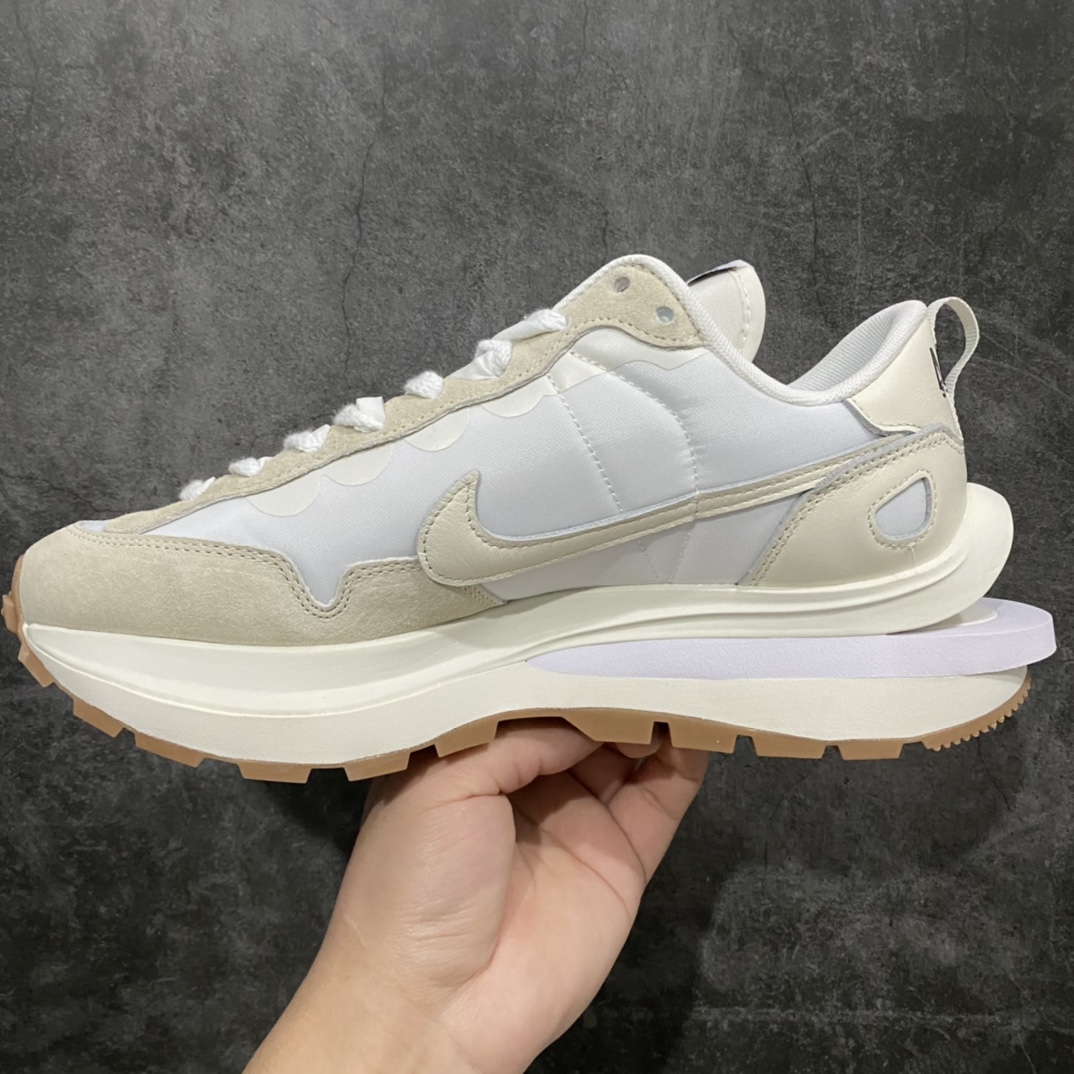 图片[2]-渠道最强版Sacai 3.0卡其 Sacai x NK Vaporwaffle 3.0 米白生胶 DD1875-100 递N轮即将补货 市售天花板品质 一线头部大厂出品 平台高端零售卖家专供品质 原鞋原厂数据原楦头纸板开发 正确原厂织唛标 转印工艺 原厂鞋面材料 正确织面 全网最大程度还原ZP工艺版本 尺码：36 36.5 37.5 38 38.5 39 40 40.5 41 42 42.5 43 44 44.5 45 46-选品中心