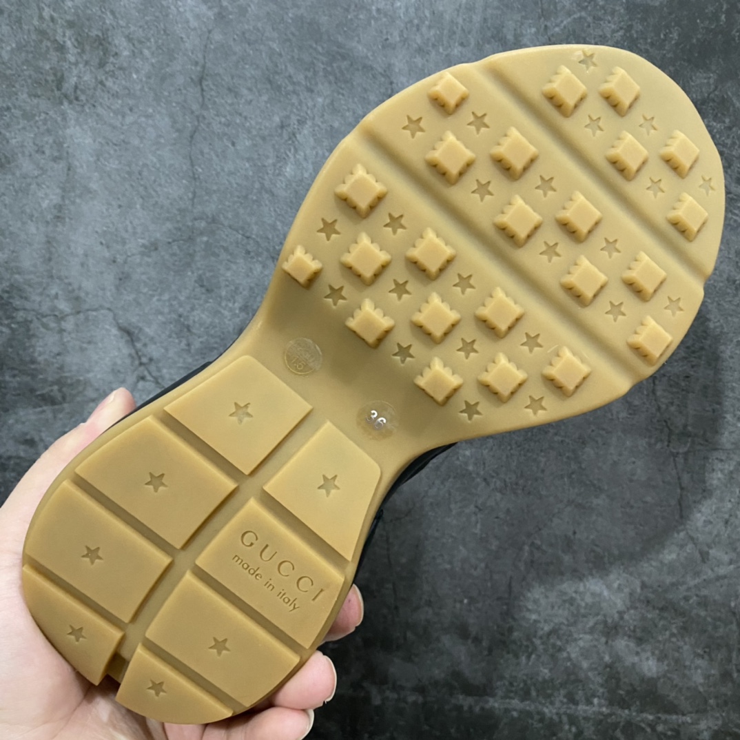 图片[9]-顶级代购版Gucci Rhyto系列涂鸦印花运动老爹鞋 独家开模定做橡胶高密度发泡对版对色大底，zp一致5.5CM高度。  原版定制进口意大利象牙色小牛皮，零色差，裁口全部经过油边细微处理；皮面做旧、5D绘图打印；原版象牙色鞋带， 内里垫脚正品一致，原版全套正品包装，近几年一直火爆，配色齐全，新色更新不断！  尺码：女码34-40 男码38-46（38、46需定做）-选品中心