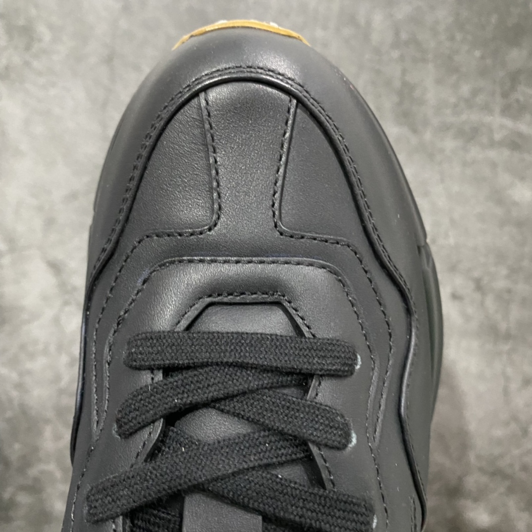 图片[6]-顶级代购版Gucci Rhyto系列涂鸦印花运动老爹鞋 独家开模定做橡胶高密度发泡对版对色大底，zp一致5.5CM高度。  原版定制进口意大利象牙色小牛皮，零色差，裁口全部经过油边细微处理；皮面做旧、5D绘图打印；原版象牙色鞋带， 内里垫脚正品一致，原版全套正品包装，近几年一直火爆，配色齐全，新色更新不断！  尺码：女码34-40 男码38-46（38、46需定做）-选品中心