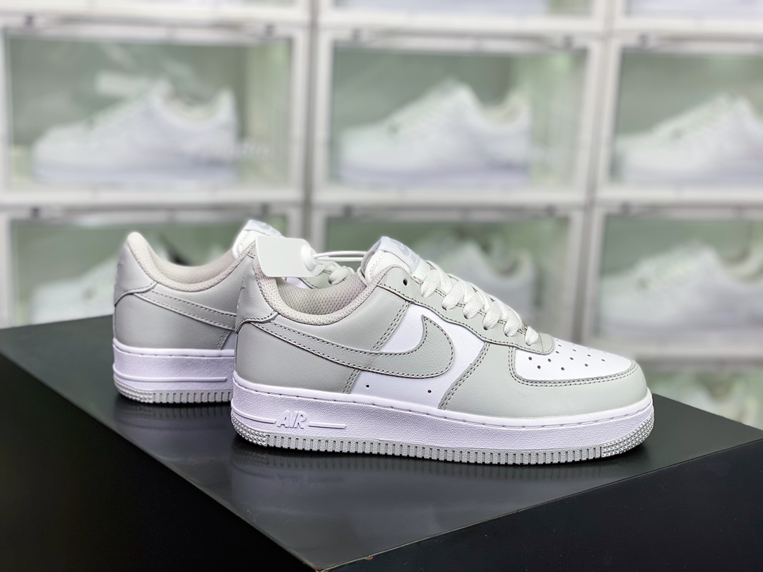 G0 男女鞋真标带半码原楦原纸版数据开发版型采用软质荔枝纹头层皮革鞋面材质内置全掌Air Sole气垫夏季百搭利器，耐克Nike Air Force 1’07 LV8″Photon Dust”空军一号经典低帮百搭休闲运动板鞋“皮革白灰烟雾霾灰”AA1726-201