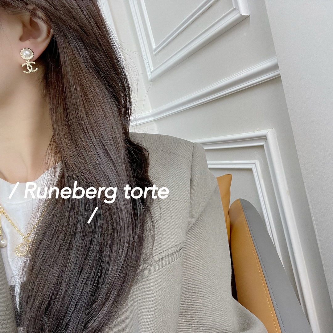 新款☑️CHANEL香奈儿双c珍珠耳钉耳环