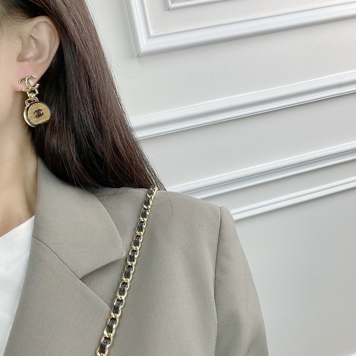 新款☑️CHANEL香奈儿双c圆饼包包耳钉耳环