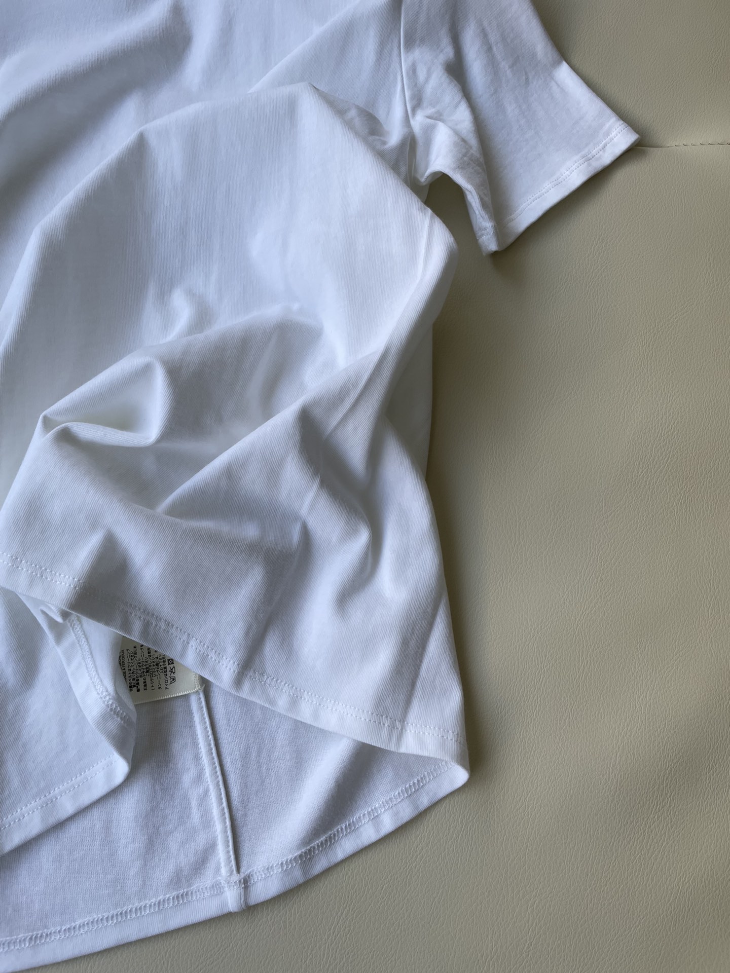 Exclusive Black and White Suit Set for Powerful Men and Women at $1035 - 图片 4