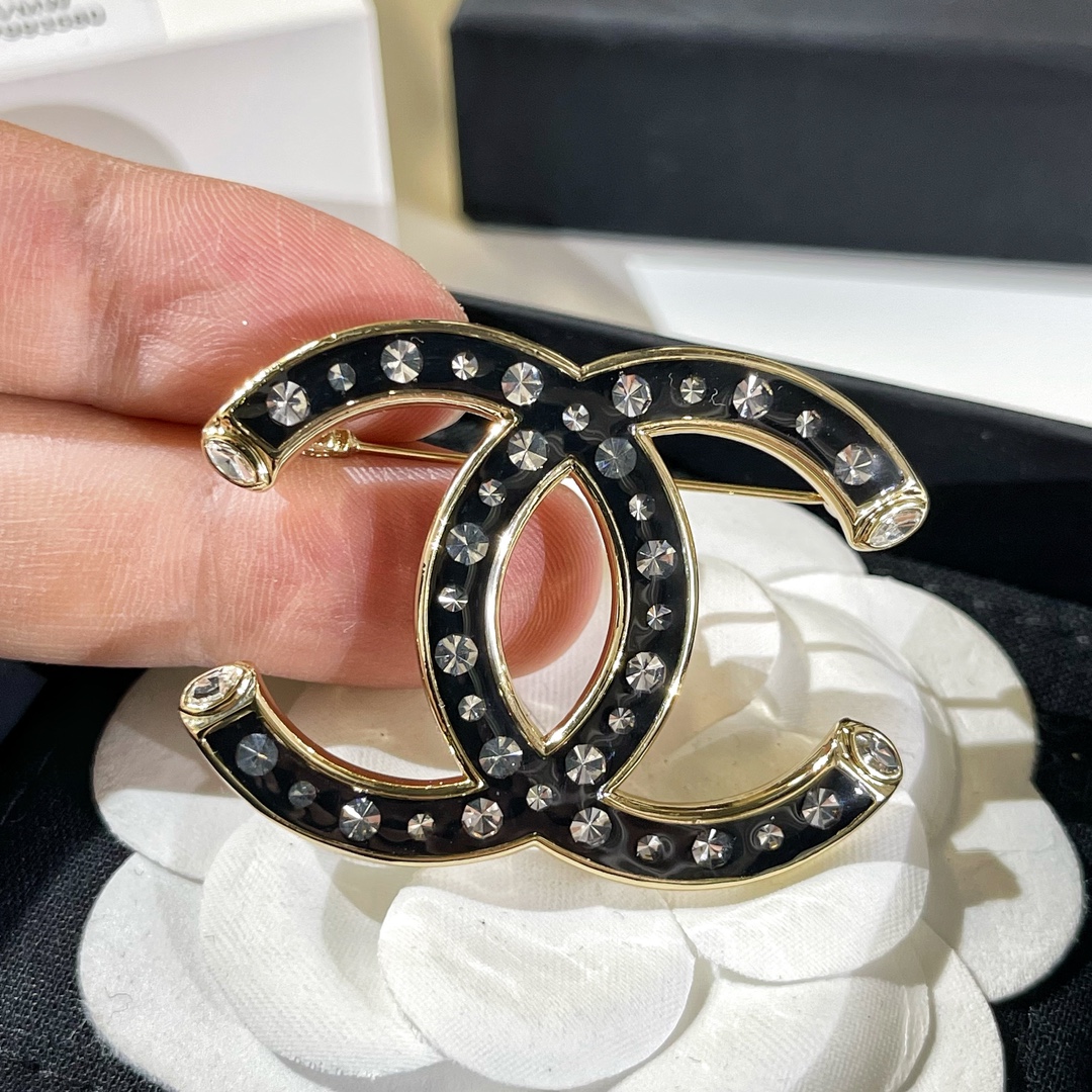 新款☑️CHANEL香奈儿双c水钻胸针