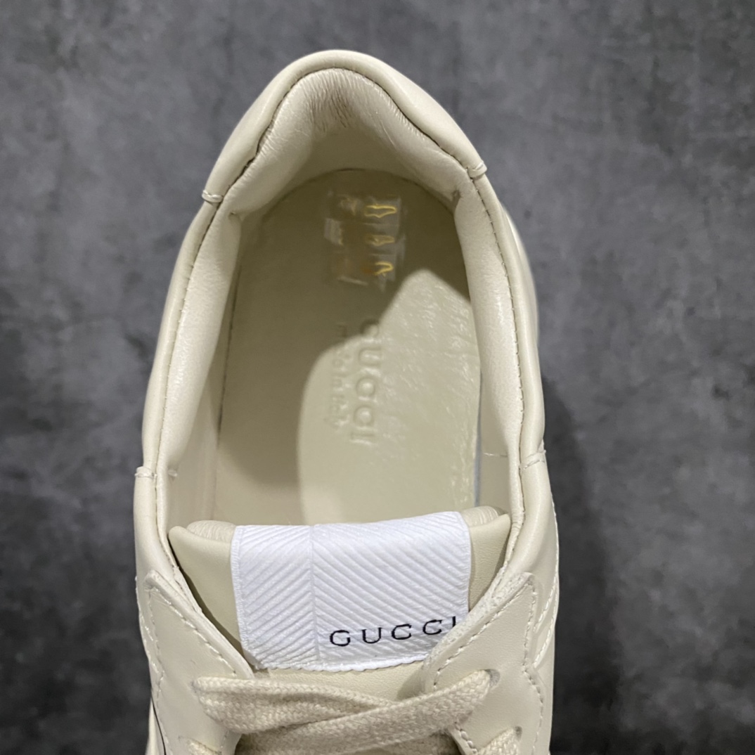 图片[5]-顶级代购版Gucci Rhyto系列涂鸦印花运动老爹鞋 独家开模定做橡胶高密度发泡对版对色大底，zp一致5.5CM高度。  原版定制进口意大利象牙色小牛皮，零色差，裁口全部经过油边细微处理；皮面做旧、5D绘图打印；原版象牙色鞋带， 内里垫脚正品一致，原版全套正品包装，近几年一直火爆，配色齐全，新色更新不断！  尺码：女码34-40 男码38-46（38、46需定做）-选品中心