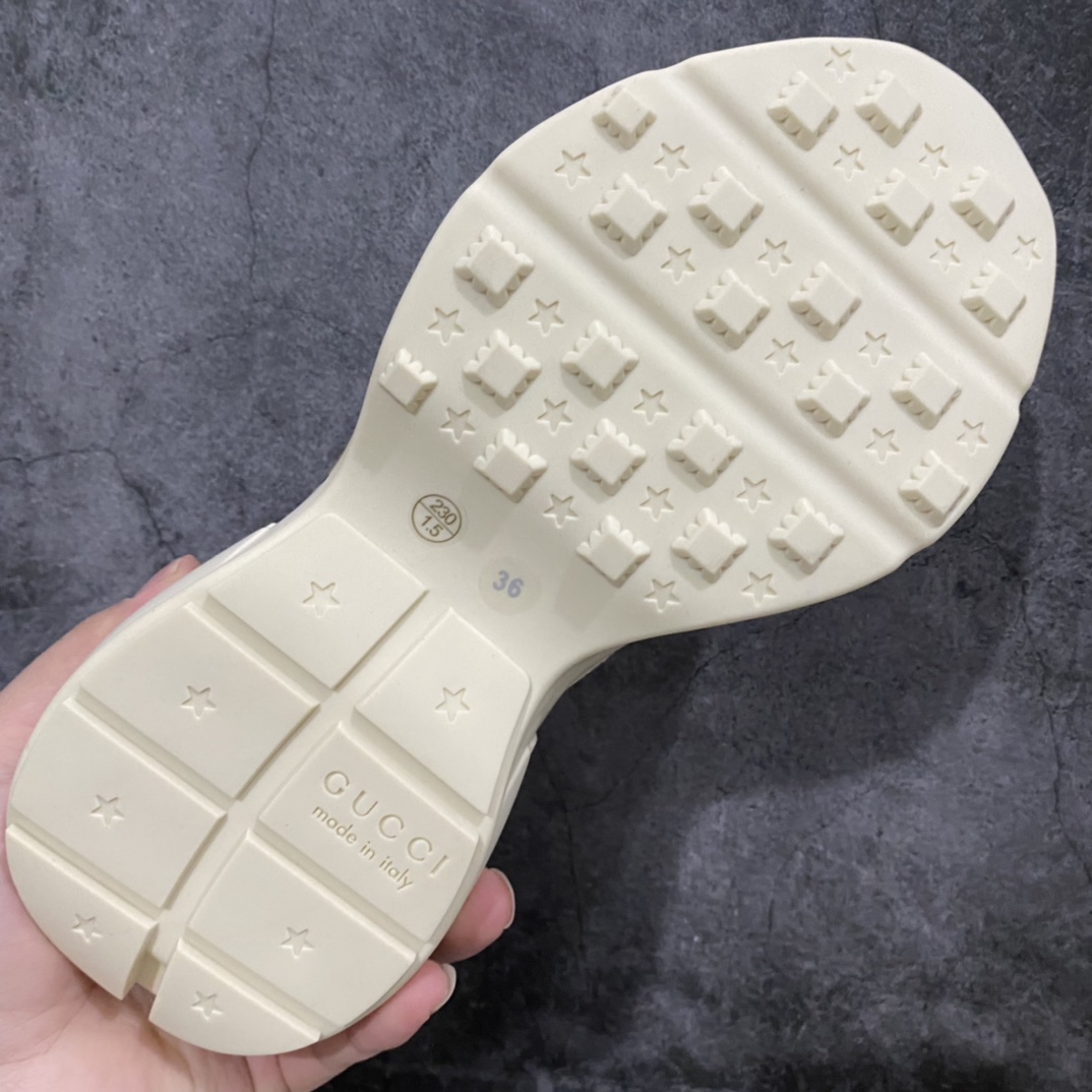 图片[9]-顶级代购版Gucci Rhyto系列涂鸦印花运动老爹鞋 独家开模定做橡胶高密度发泡对版对色大底，zp一致5.5CM高度。  原版定制进口意大利象牙色小牛皮，零色差，裁口全部经过油边细微处理；皮面做旧、5D绘图打印；原版象牙色鞋带， 内里垫脚正品一致，原版全套正品包装，近几年一直火爆，配色齐全，新色更新不断！  尺码：女码34-40 男码38-46（38、46需定做）-选品中心