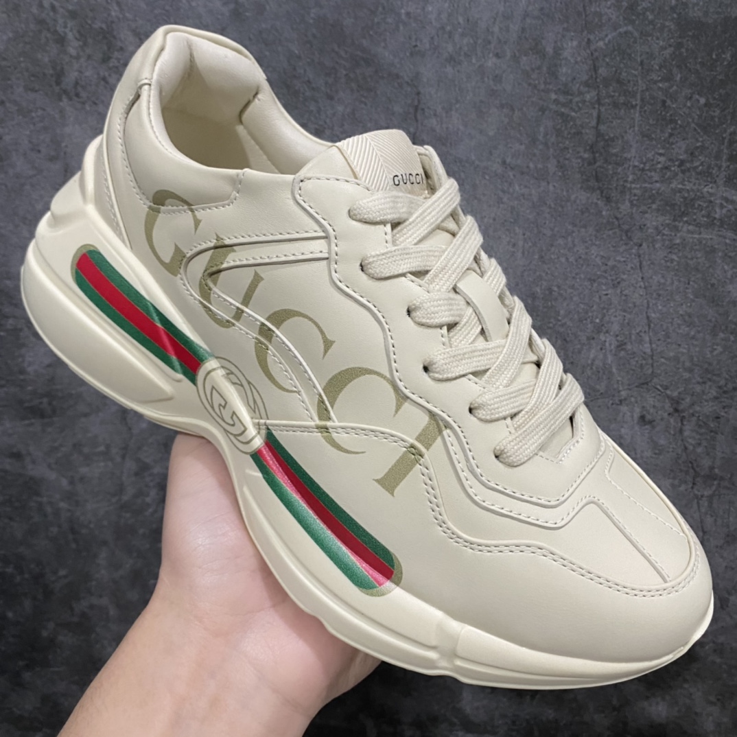 图片[3]-顶级代购版Gucci Rhyto系列涂鸦印花运动老爹鞋 独家开模定做橡胶高密度发泡对版对色大底，zp一致5.5CM高度。  原版定制进口意大利象牙色小牛皮，零色差，裁口全部经过油边细微处理；皮面做旧、5D绘图打印；原版象牙色鞋带， 内里垫脚正品一致，原版全套正品包装，近几年一直火爆，配色齐全，新色更新不断！  尺码：女码34-40 男码38-46（38、46需定做）-选品中心