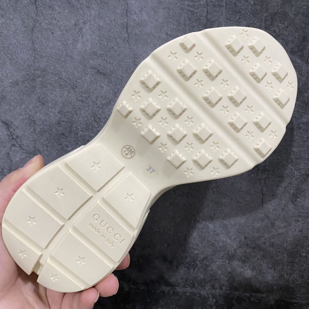 图片[9]-顶级代购版Gucci Rhyto系列涂鸦印花运动老爹鞋 独家开模定做橡胶高密度发泡对版对色大底，zp一致5.5CM高度。  原版定制进口意大利象牙色小牛皮，零色差，裁口全部经过油边细微处理；皮面做旧、5D绘图打印；原版象牙色鞋带， 内里垫脚正品一致，原版全套正品包装，近几年一直火爆，配色齐全，新色更新不断！  尺码：女码34-40 男码38-46（38、46需定做）-选品中心