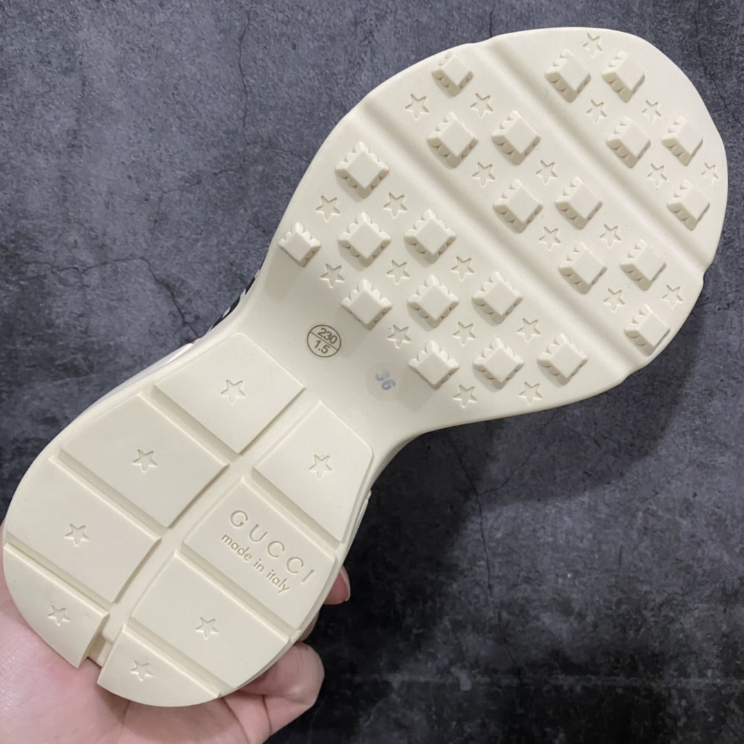 图片[5]-顶级代购版Gucci Rhyto系列涂鸦印花运动老爹鞋 独家开模定做橡胶高密度发泡对版对色大底，zp一致5.5CM高度。  原版定制进口意大利象牙色小牛皮，零色差，裁口全部经过油边细微处理；皮面做旧、5D绘图打印；原版象牙色鞋带， 内里垫脚正品一致，原版全套正品包装，近几年一直火爆，配色齐全，新色更新不断！  尺码：女码34-40 男码38-46（38、46需定做）-选品中心